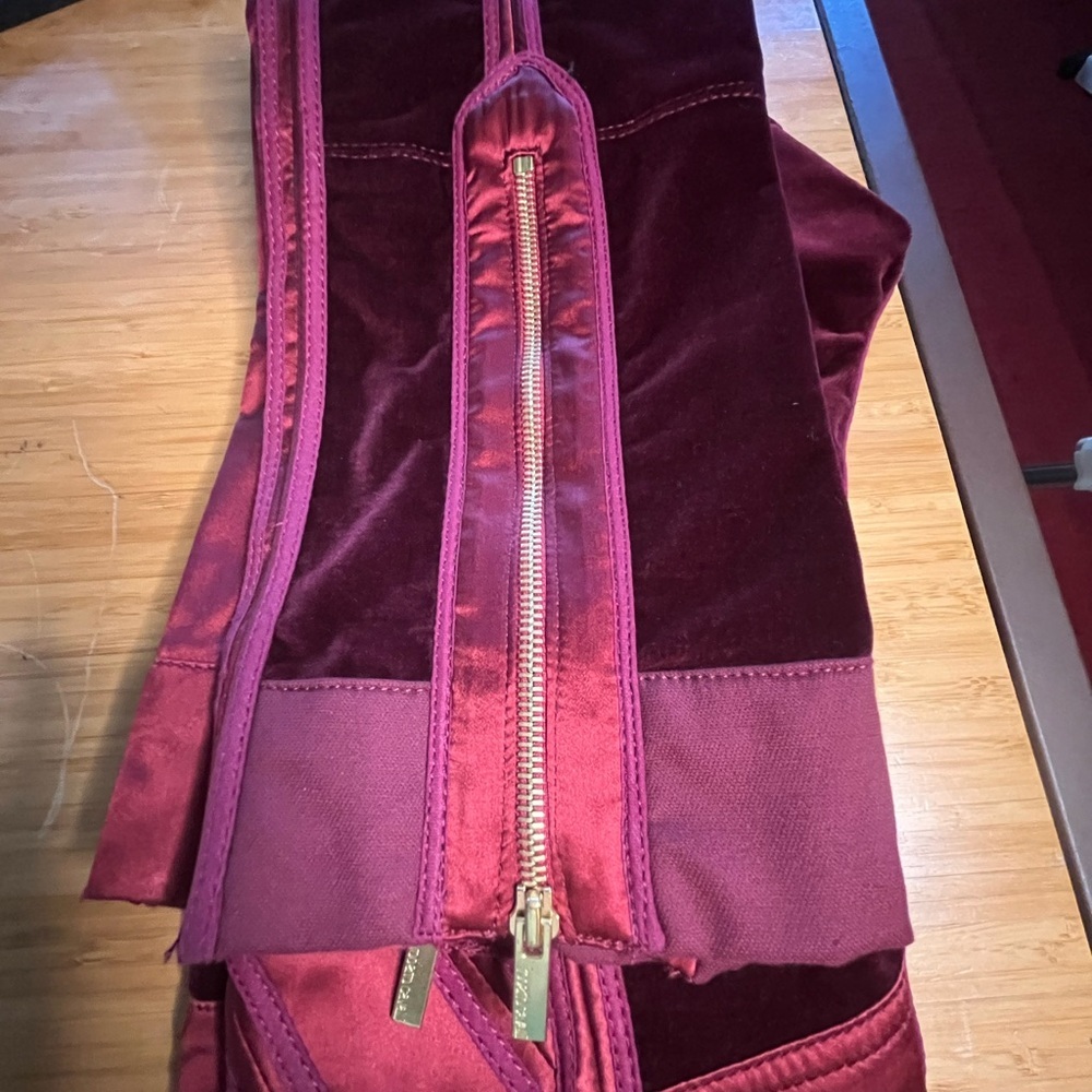 Roberto Cavalli Burgundy Velvet Cropped Pants - Picture 10 of 11